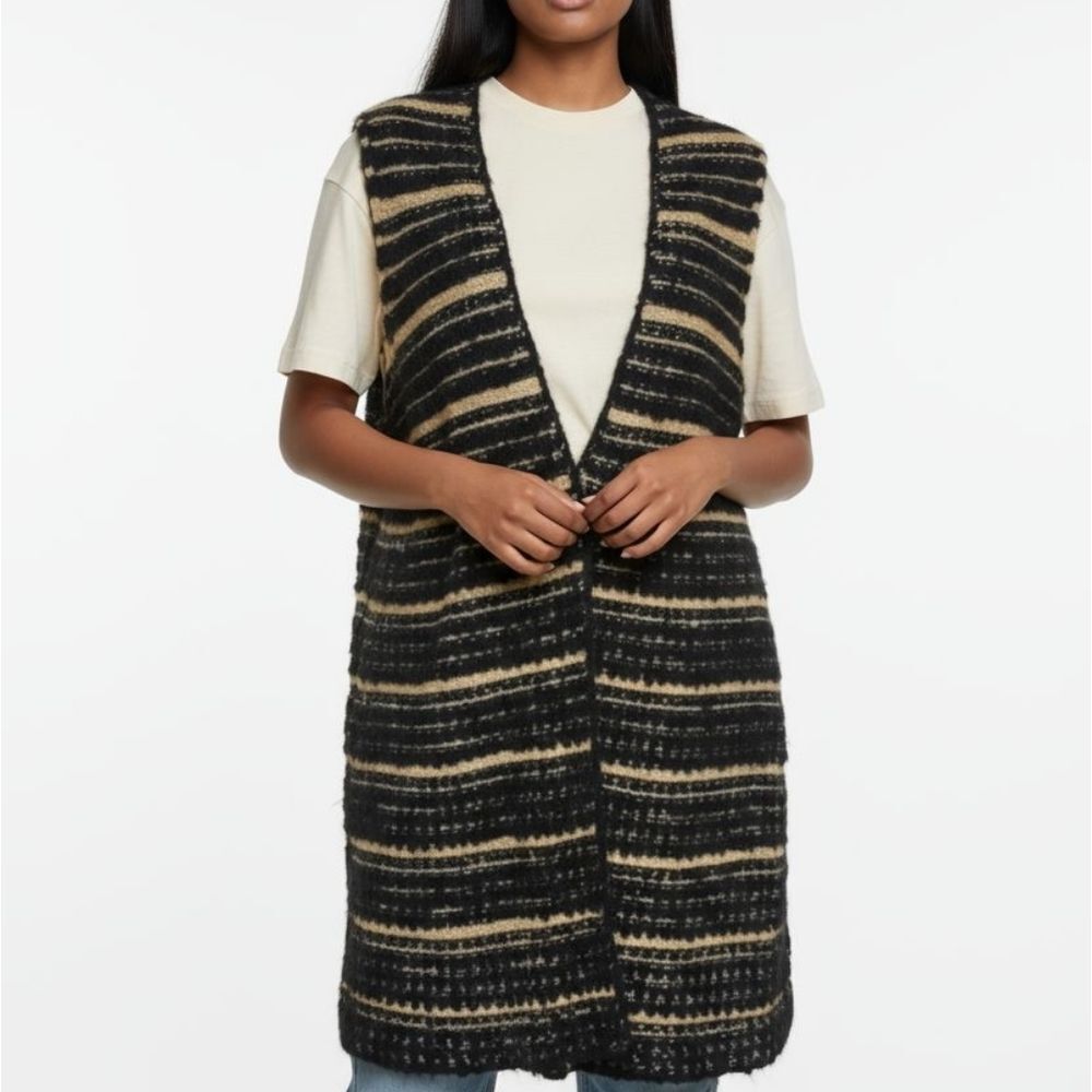 Chico's Black and Gold Sweater Vest sz XL/XXL